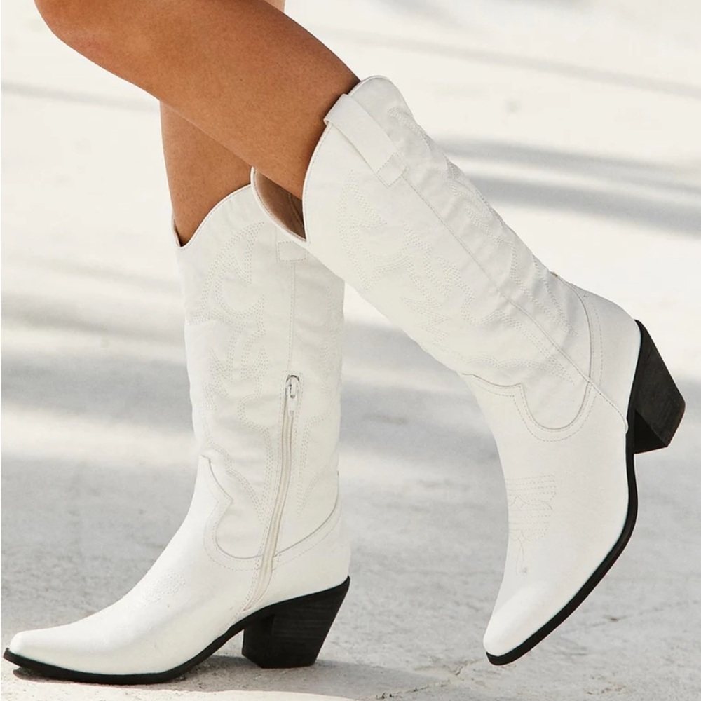 Therapy Clayton Boots White Princess Polly Size 8